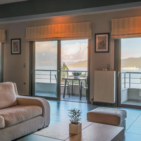 ヴィラ Malena カラヴォミロス