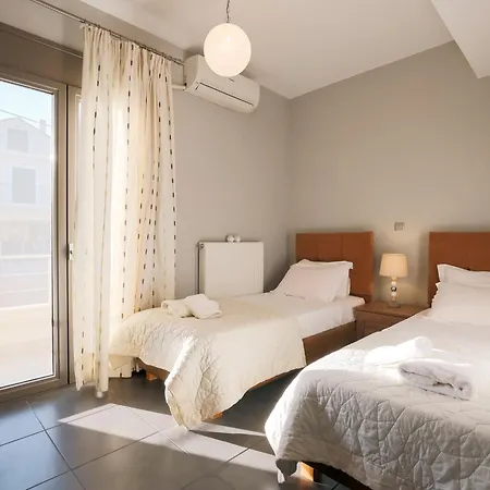 Malena ヴィラ カラヴォミロス